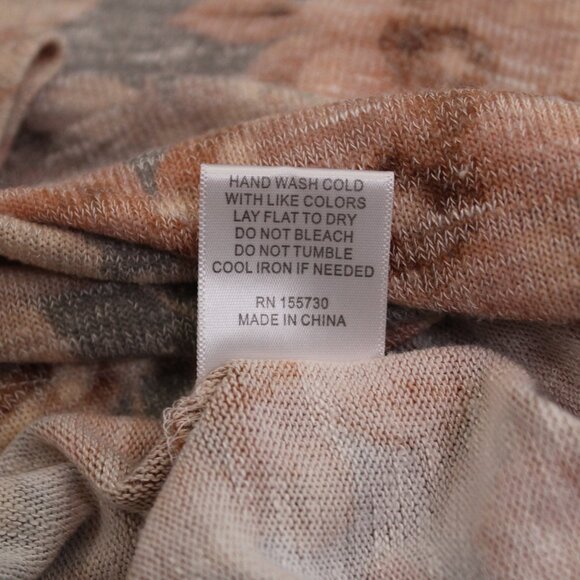 Rose + Olive Womens Top Size Medium Pink & Gray Floral Back Buttons 3/4 Sleeve - Picture 10 of 12